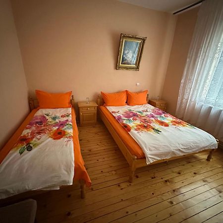 Velkovski Guest House Hisarya Exterior photo